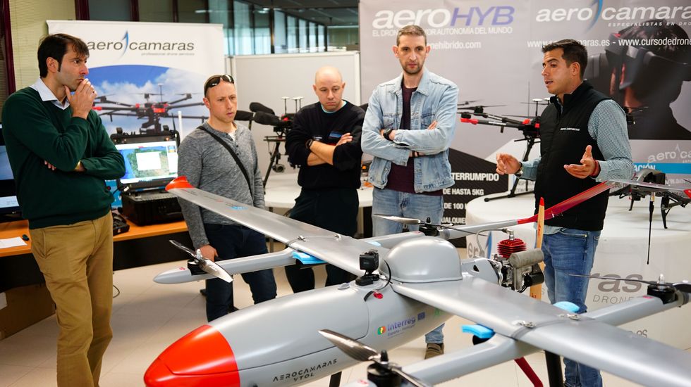 Aerocámaras presenta un dron para combatir incendios forestales — La Voz de Galicia