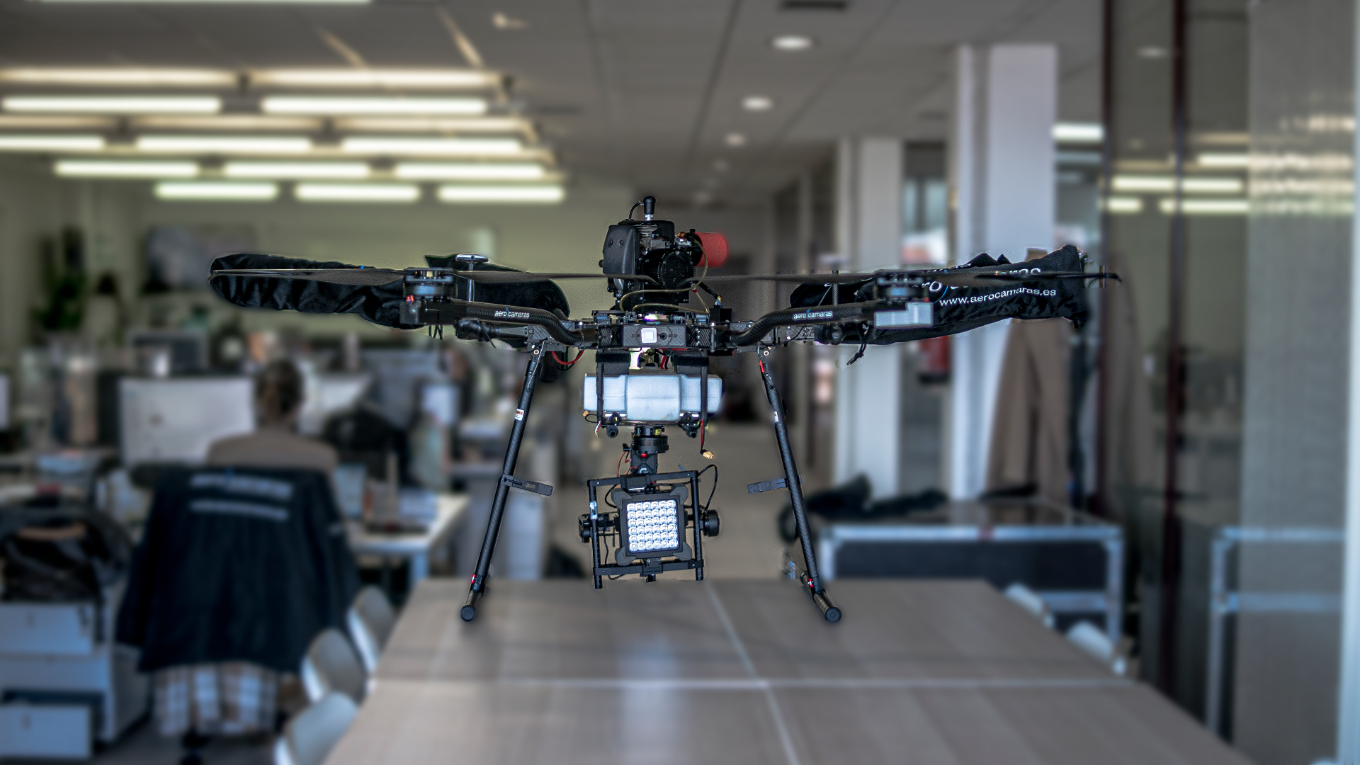 Aerocámaras y Arteixo presentan en Sedexpo su dron militar armado (D-Gun) — Infodron