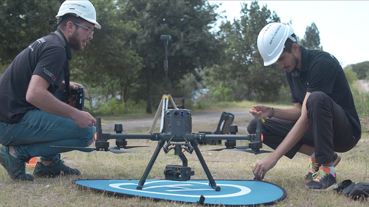La UMH y Aerocámaras se alían para formar pilotos ante el boom del sector — Libertad Digital