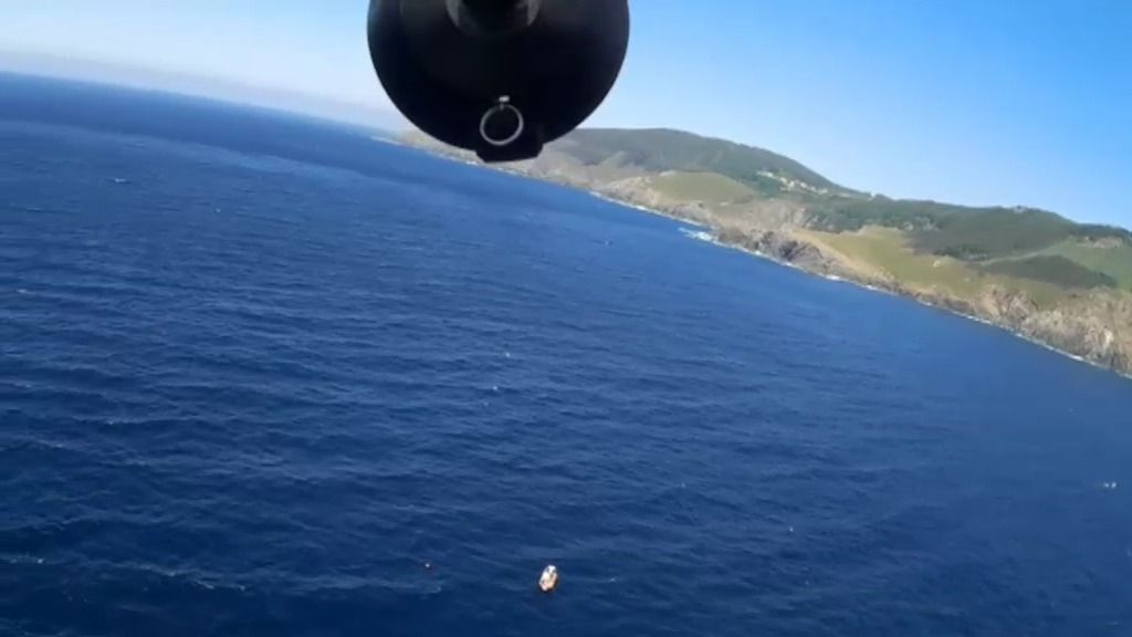 Volando Voy con Jesús Calleja: el dron de Aerocámaras localiza a un náufrago para Salvamento Marítimo — Cuatro (Volando Voy)